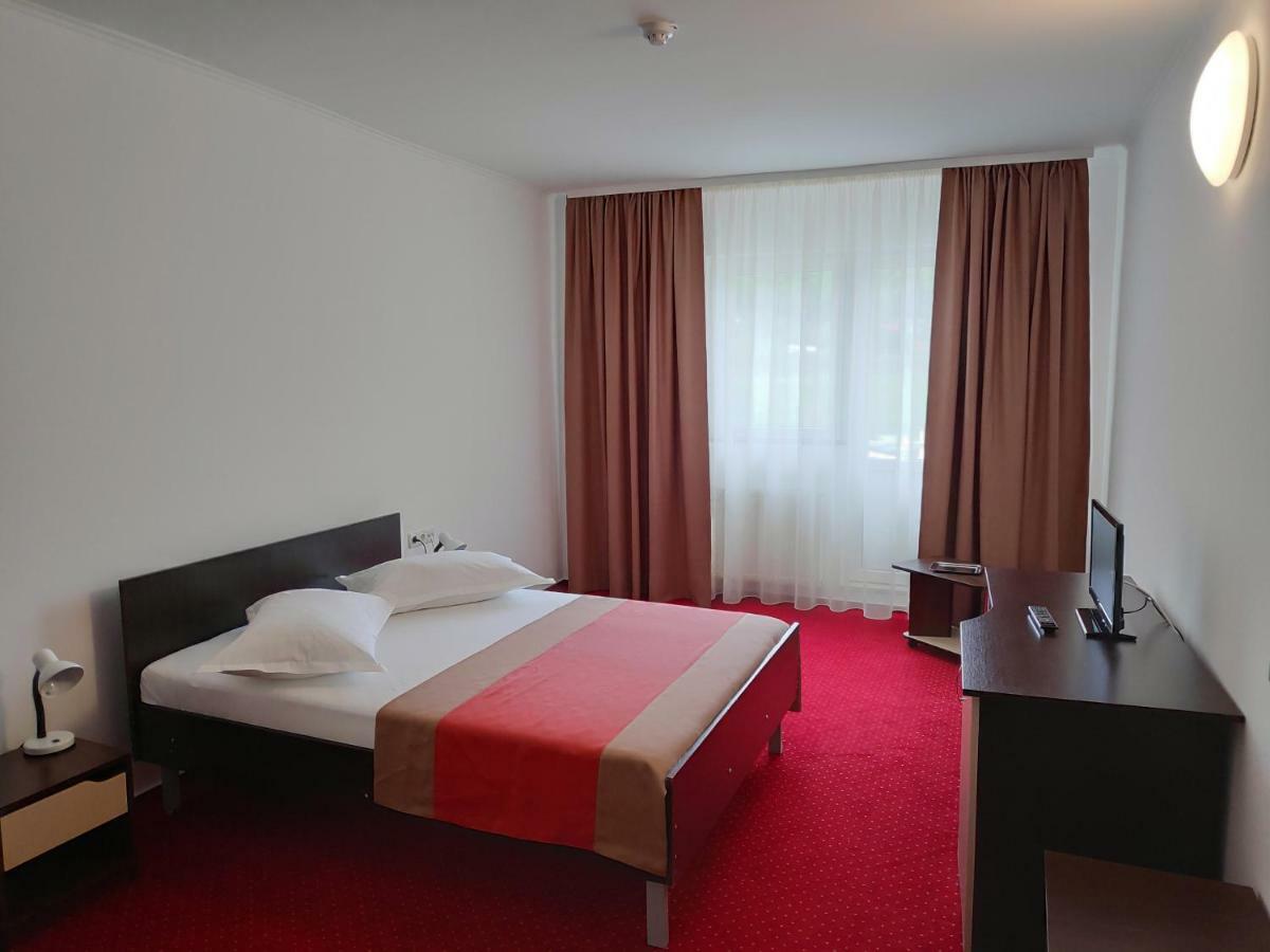 Hostel Caliman Caciulata Eksteriør billede