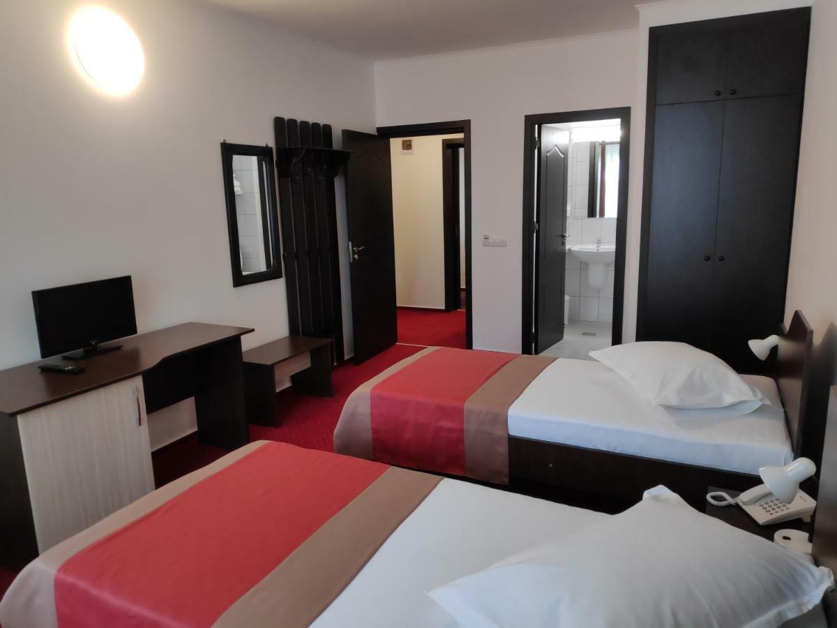Hostel Caliman Caciulata Eksteriør billede