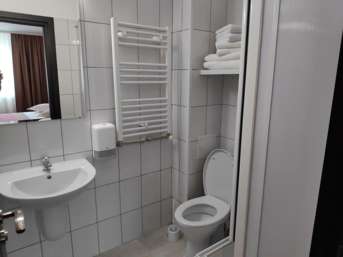 Hostel Caliman Caciulata Eksteriør billede
